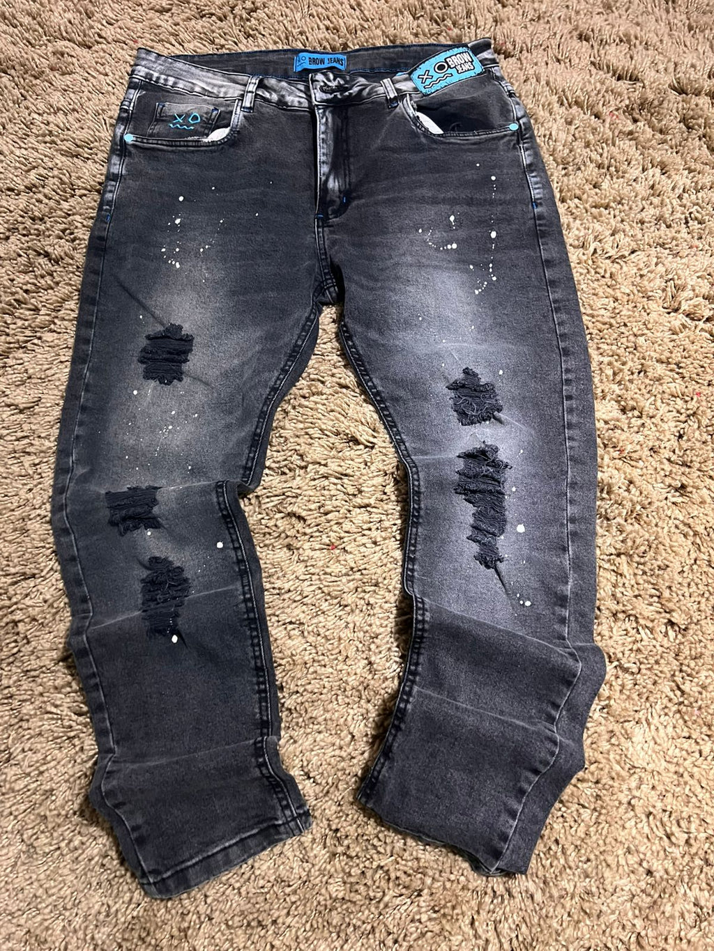 Calça jogador Brow Jeans Bem Clara Com rasgos e efeitos